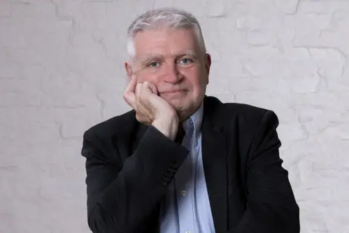 Peter Faszbeder Bild von Peter Faszbender, er schreibt Crimrdys, Alltagsgeschichten und leise Komik, gerne auch auch schwarz, schräg, böse.